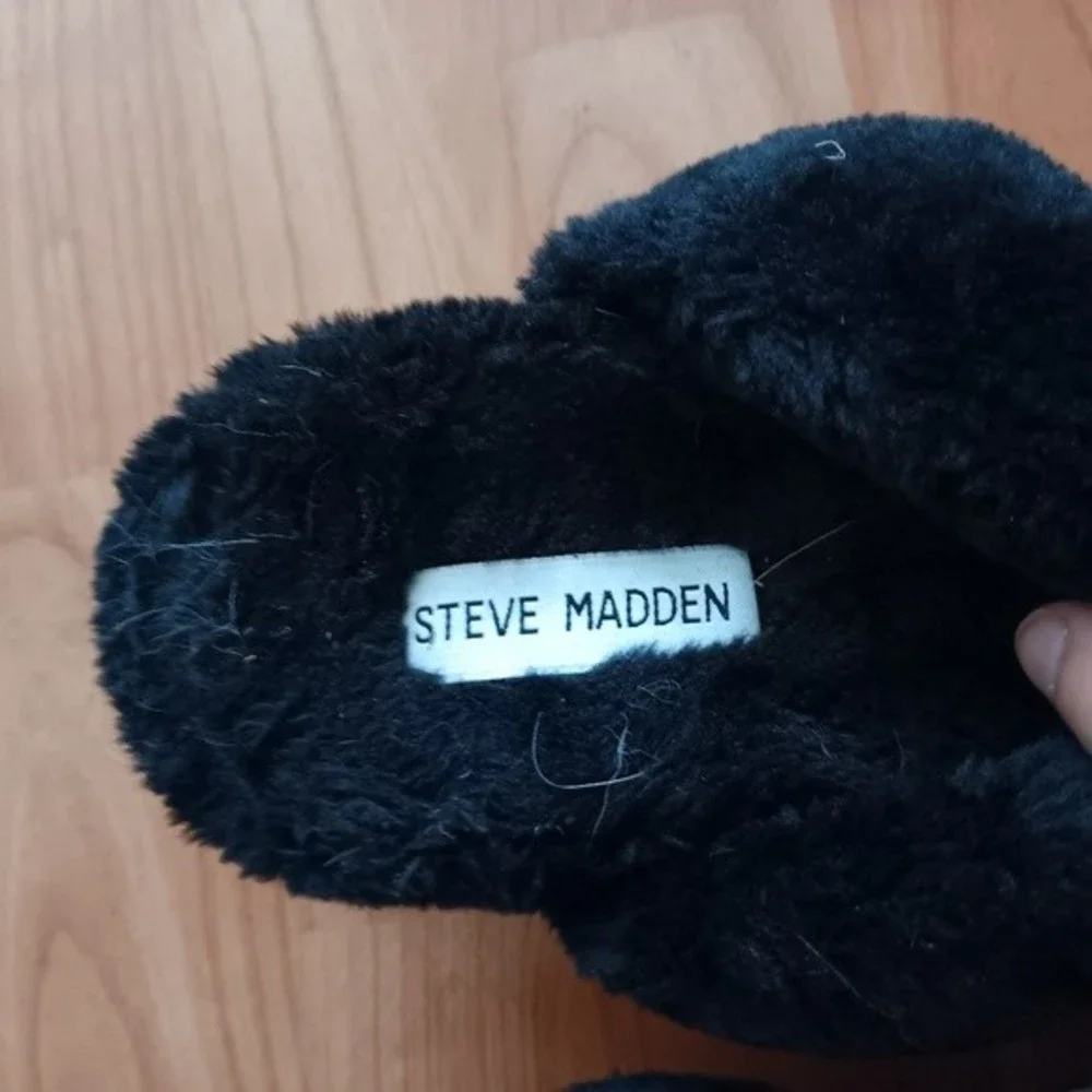 Steve Madden Kamilah Platform Fuzzy Sandal Black White Slip On Size 7M